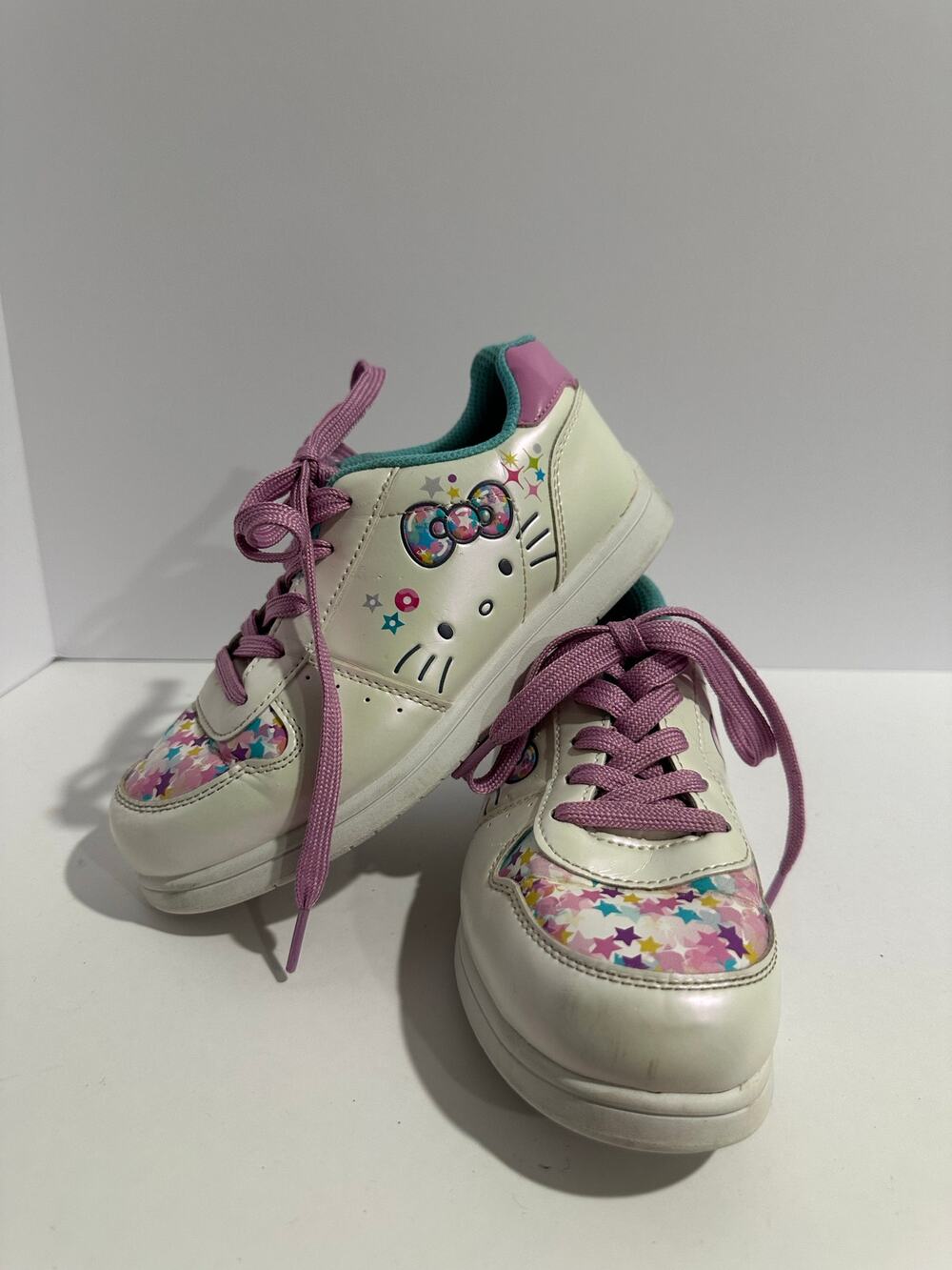 Girls Hello Kitty sneakers size 2 white pearl